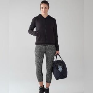 LULULEMON Women's Pace Rival Cropped Black and Gray Patterned Pants Size 6